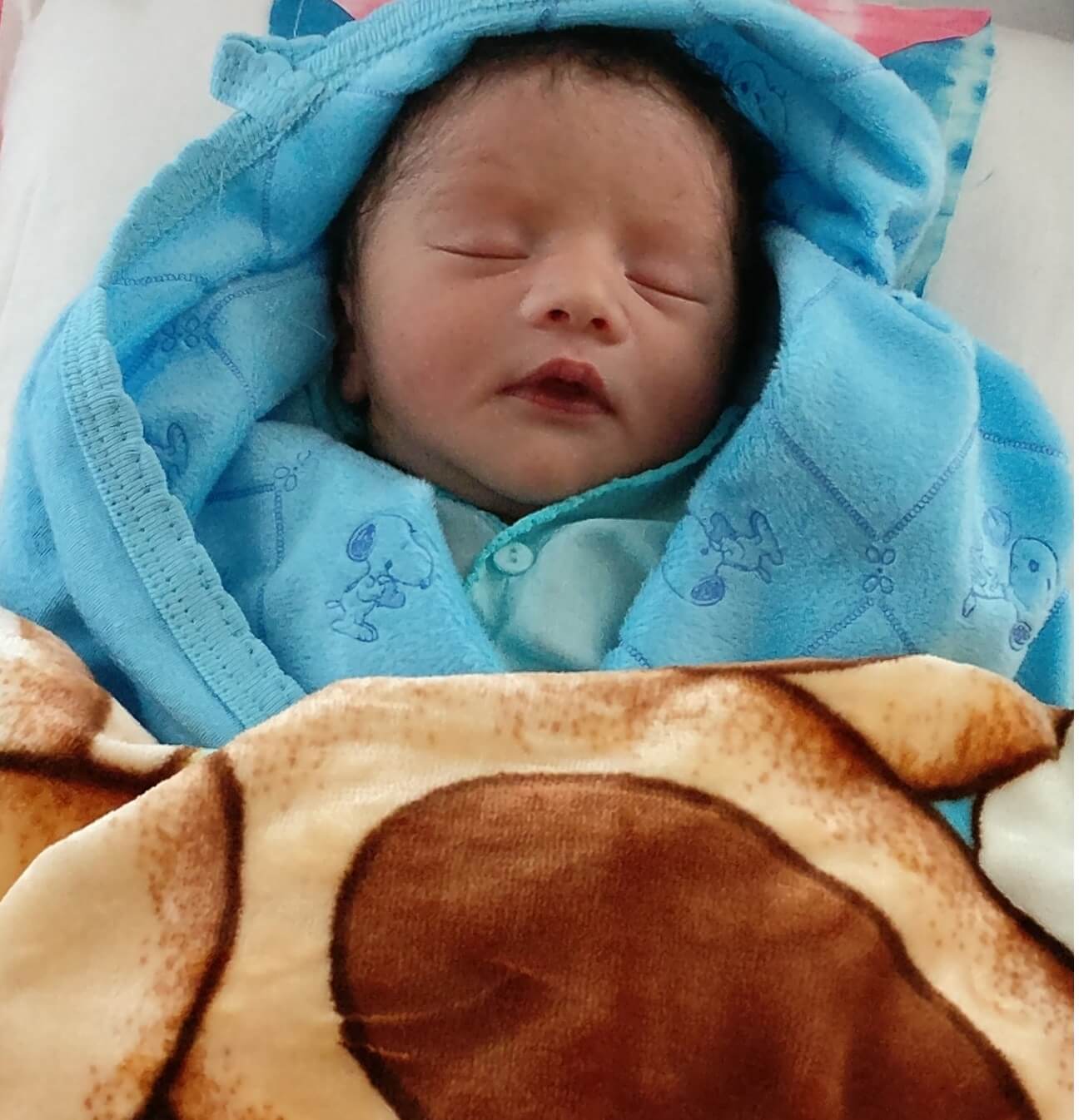 নবজাতক সন্তানকে ঘিরে বিচিত্র যত প্রথা