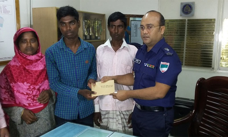 একজন নাজমুল ও বিশ্ববিদ্যালয়ে পড়ার খরচ