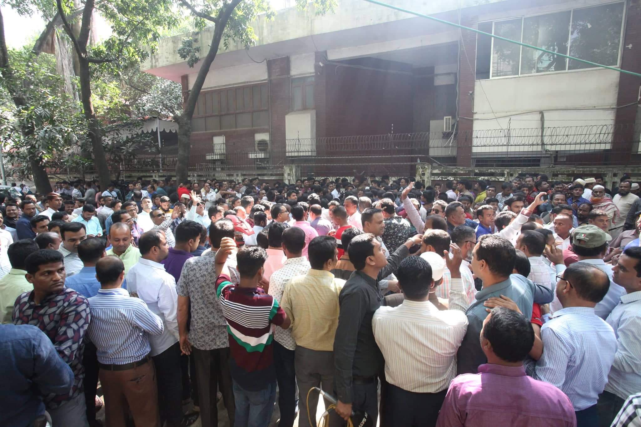 ২০৬ আসনে প্রার্থী চূড়ান্ত – মধ্যরাতেও সরব কার্যালয়