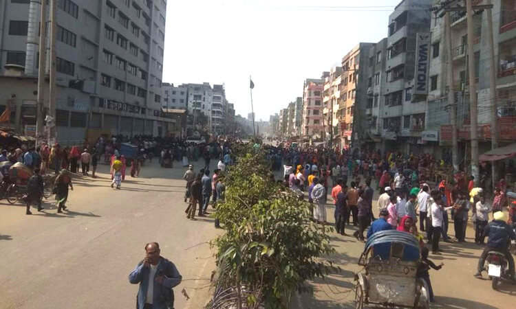 সাভারে শ্রমিক-পুলিশ সংঘর্ষে আহত ২০