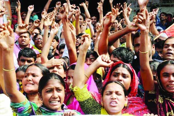 শ্রমিক বিক্ষোভে উত্তরার পথ অবরুদ্ধ