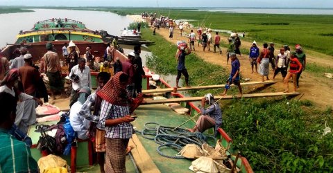 দুর্যোগের পদধ্বনি শুনছে হাওর পাড়ের কৃষকরা