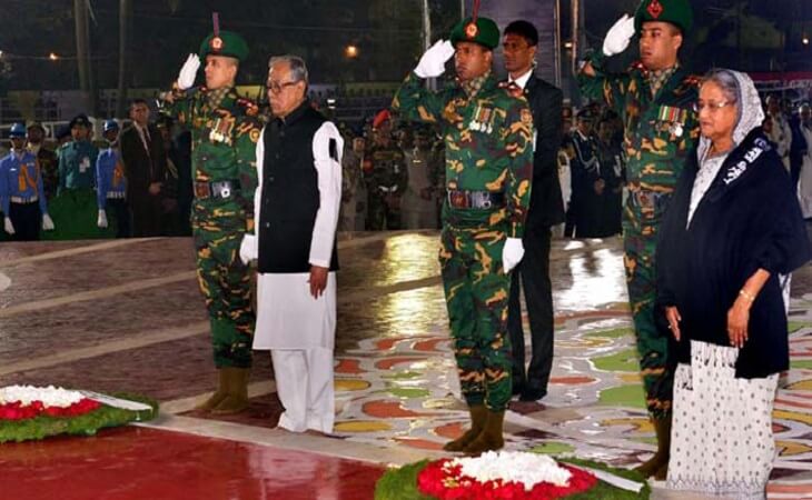 একুশের প্রথম প্রহর: রাষ্ট্রপতি ও প্রধানমন্ত্রীর শ্রদ্ধা নিবেদন