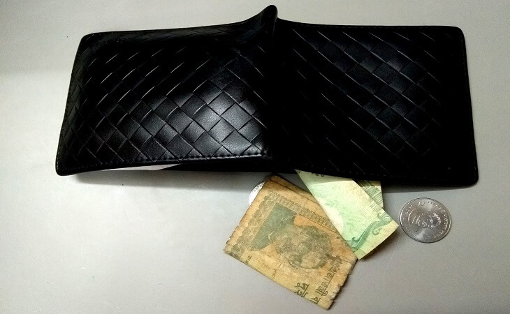 মাস শেষে পকেট ফাঁকা